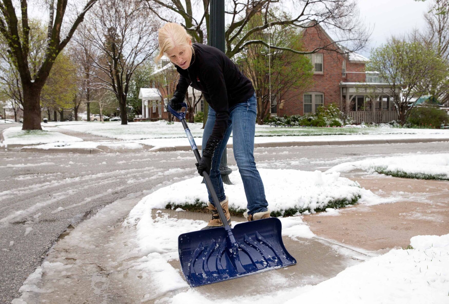 504684 SNOW